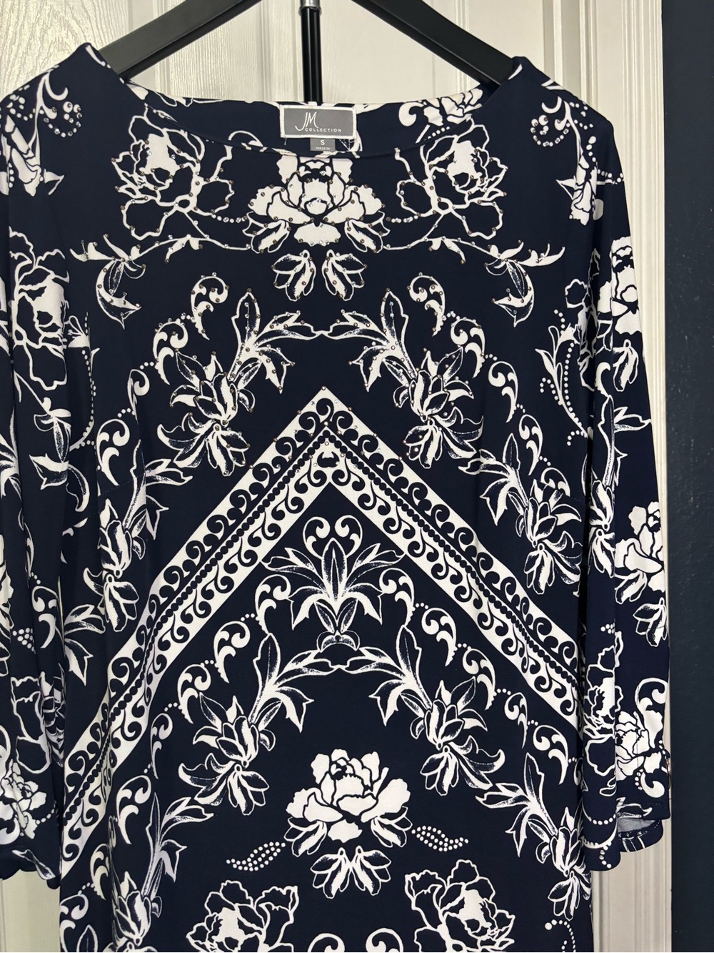 JM Collection Black and White Floral Long-Sleeve Shift Dress - Picture 4 of 6